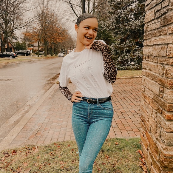 Female Founders in Beauty Luxury Graphic Tee - Inclusive sizing: XS - XXXL - Picture 4 of 6